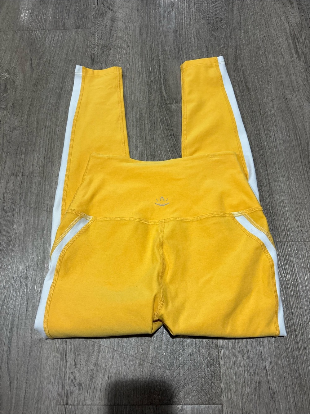 Beyond Yoga SPACEDYE TOP LINE MIDI LEGGING IN SUNFLOWER HEATHER - Picture 4 of 5